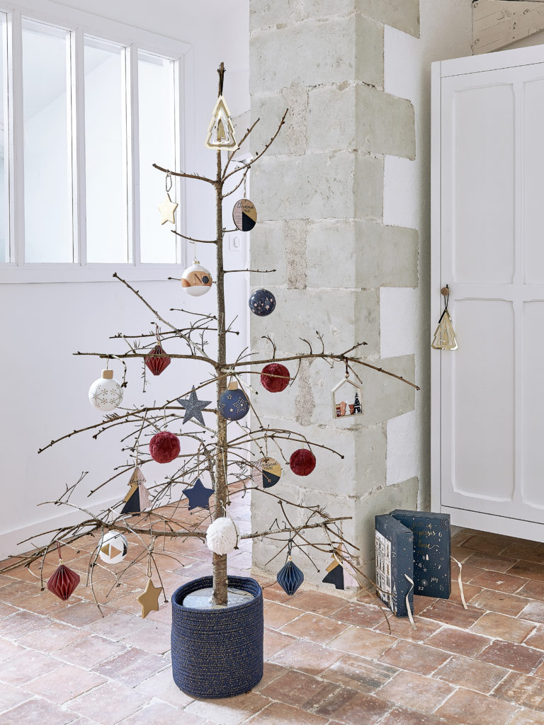 idee per alberi di Natale originali fatti con rami secchi