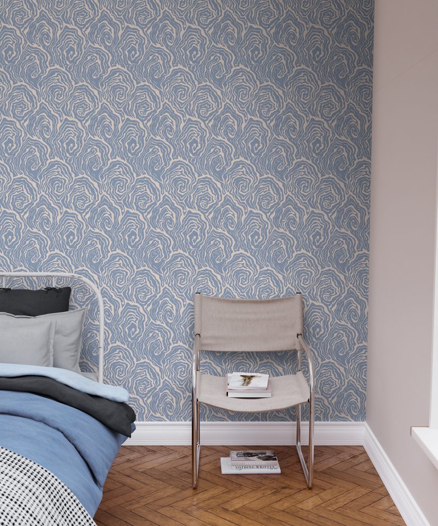 Palette e ambientazione con parete color azzurro cielo per arredare casa con stile