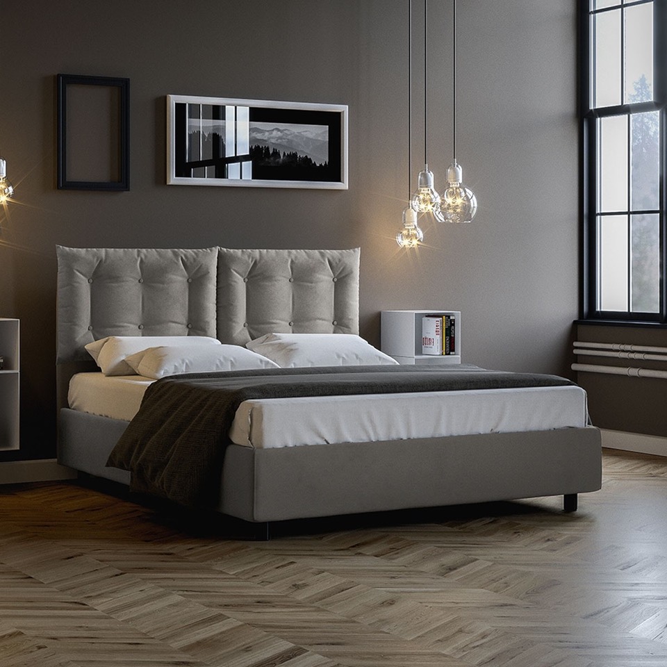 letto contenitore in tessuto grigio perla in camera da letto con parquet